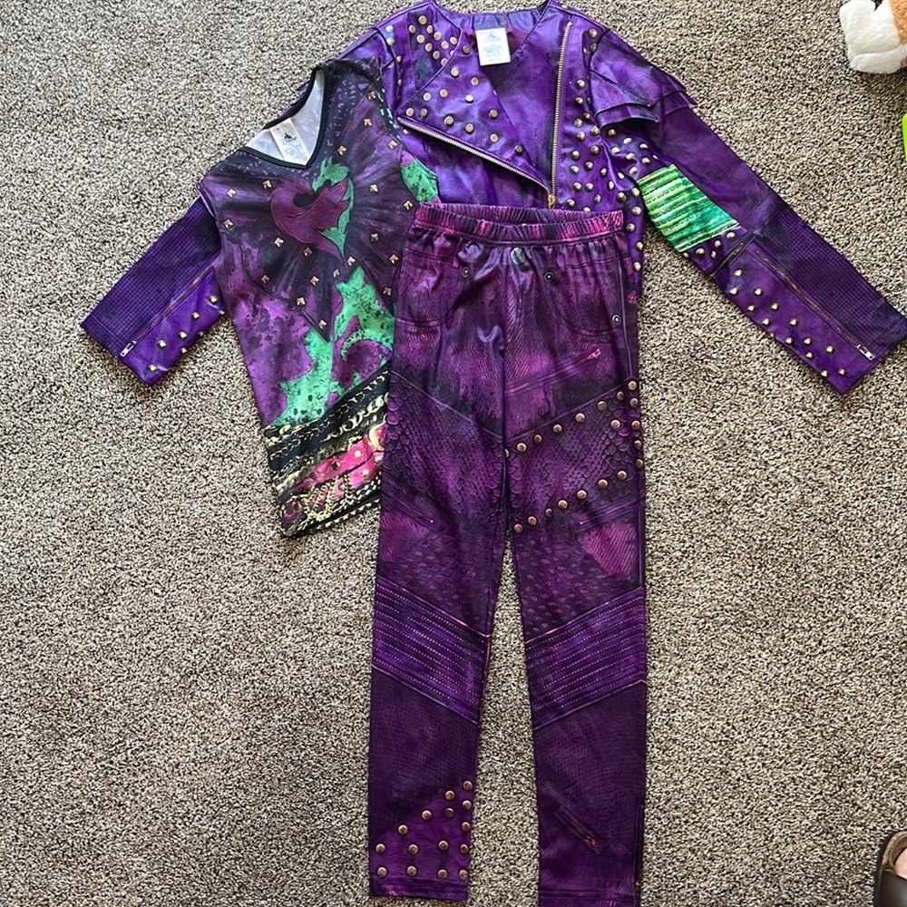 Disney descendants Mal costume size 7/8